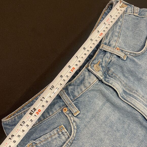 ~ Forever 21 sz 29 Jean Shorts Frayed Raw Hem Ripped Cut Offs Medium Blue Denim - Picture 4 of 15